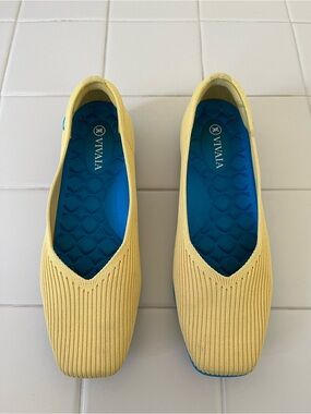 Vivaia Margot V-Cut Square Toe Yellow Ballet Flats Blue Insole Size 6 / 36.5